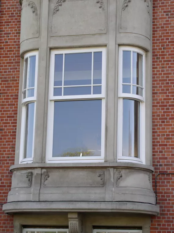 11 gebogen Contour glas in erkerramen Oostende