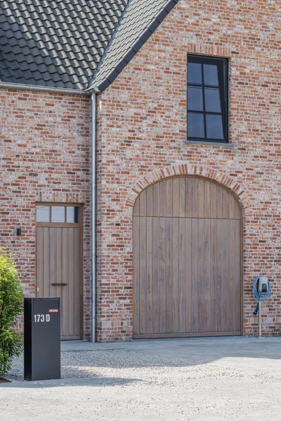 afzelia natuurkleur met steellook houten ramen